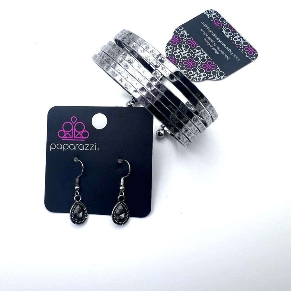 5/$25 Paparazzi Silver Teardrop Earrings - Picture 1 of 4